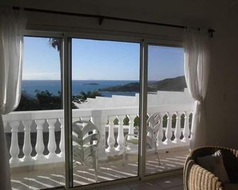 Lovely 2br/2ba Guest Cottage In Tamarind Hill Estates - Upper Prince's Quarter - Balcony