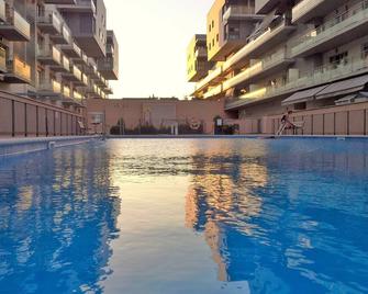 Alexandra´s Beach-Port-Apartment, Beach, Balcony, Wifi, Aa - Bác-xê-lô-na - Bể bơi