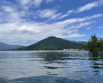 Lake Cushman Cabin with Private Access to Lake & Park - Hoodsport