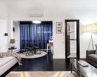 Regents Court Apartments Sydney - Sydney - Living room