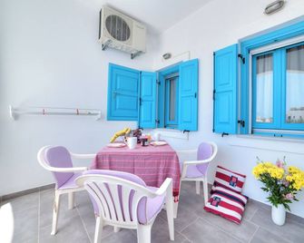 Adelphi Apartments - Perissa - Patio