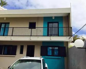 L'annexe 66 , Centre Ville , À 200 M De La Rue Piétonne , Du Petit Marché Et Du Leader Price , Sur Une Rue Calme, Parking Gratuit Sur La Rue - Saint-Denis - Gebäude