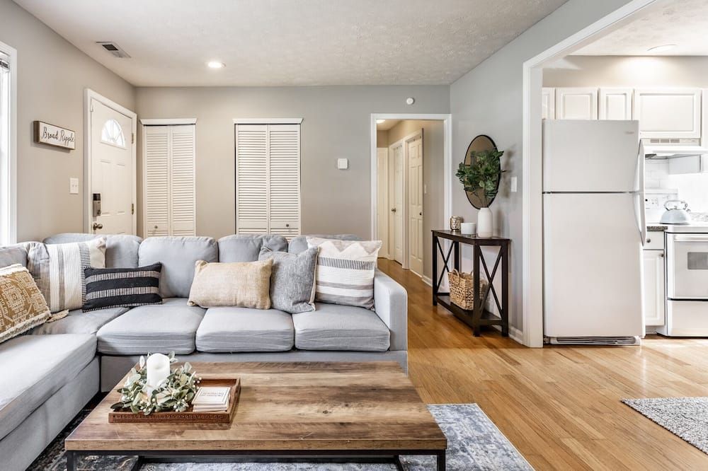 Pet-friendly Broad Ripple cottage on quiet street. - Indianápolis - Sala de estar