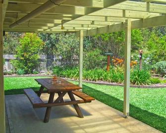 Warr4c - Home Away - Huskisson - Patio