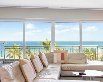 Apartment M601 - Spectacular Beachfront Penthouse! - Scarborough - Living room