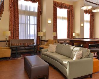 Hampton Inn & Suites Dayton-Vandalia - Dayton - Living room