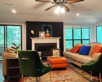 Lovely And Spacious 2 Brd 2 Bthr Condo - Augusta - Living room