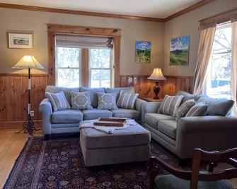 Paonia Victorian Farmhouse - Country Setting, Walk to Town. - Paonia - Sala de estar