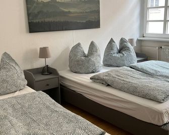 Helle & Stilvolle Wohnung auf Zeit in Erlangen - Erlangen - Habitación