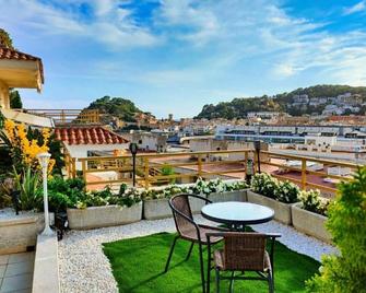 Apartment Luna Tossa De Mar with Jacuzzi, 5mins walking to the beach, sea and castle view big terrace - Tossa de Mar - Restaurant