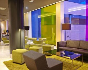 DoubleTree by Hilton Girona - Girona - Lobi