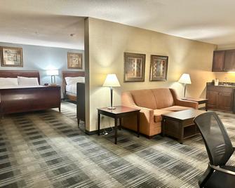 Holiday Inn Express & Suites Meriden - Meriden - Living room