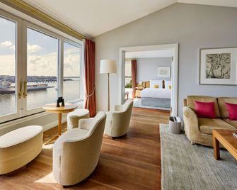 Louis C. Jacob, Hamburg, Autograph Collection - Hamburg - Bedroom