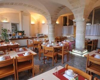 Hotellerie Saint Yves - Chartres - Nhà hàng