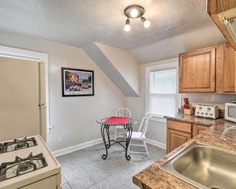 Cozy Unit with Patio Walk to Dining, Lake Elkhart! - Elkhart Lake - Kitchen
