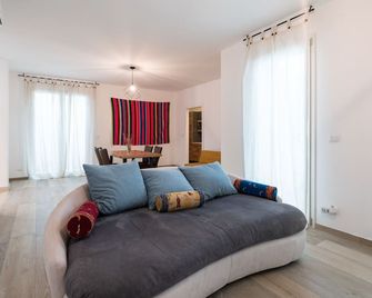 Borgo dei Cedri Apartment 2 by Wonderful Italy - Bari - Sala de estar