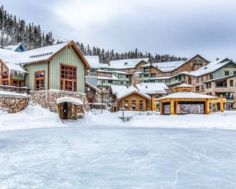 Inviting ski-in/ski-out condo hot tub, gas fireplace, and firepit - Winter Park - Edificio