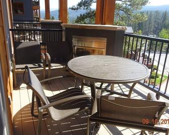 Surrounded by pine forests and mountains! - Truckee - Balcón