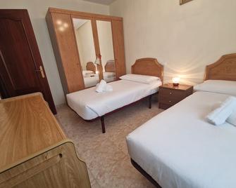 626A Tres dormitorios con garaje - Oviedo - Phòng ngủ