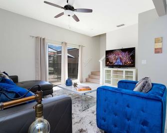Relaxing 3 bedroom home near Disney 4564 - Kissimmee - Obývací pokoj