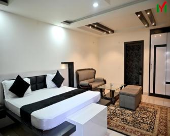 Hotel My Dream - Alīgarh - Bedroom