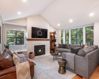 The Woods by Outpost Whistler - Whistler - Sala de estar