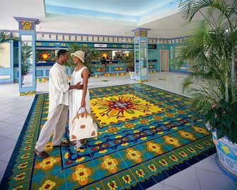 Breezes Bahamas Resort And Spa - Nassau - Lobby