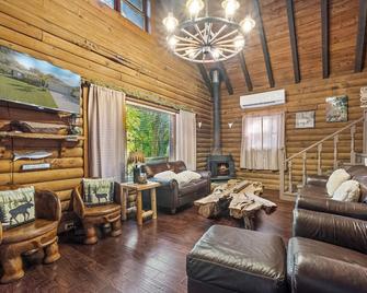 The Log Cabin - Brooksville - Living room