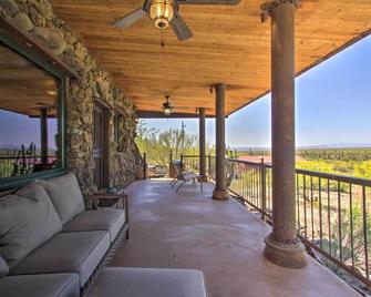 Unique Phoenix Abode w/ 2-Tier Patio & Grills - Anthem - Balcony