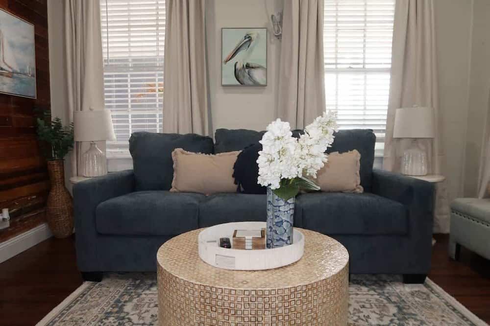 The Elizabeth Suite | 1 bedroom condo, shared pool - קי ווסט - סלון