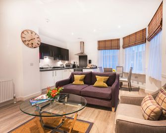 Braid Apartments by Mansley - Единбург - Вітальня