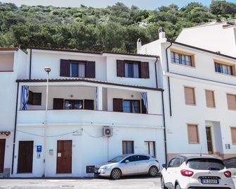 Il Timone B&B - Buggerru - Edificio