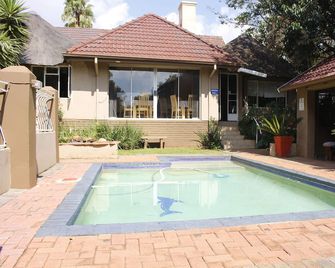 African Sky Guest Accommodation - Krugersdorp - Pool