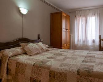Hostal L'estacio - Puigcerdà - Bedroom