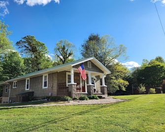 A relaxing, peaceful stay awaits you in the mountains of East Tennessee! - Elizabethton - Edificio