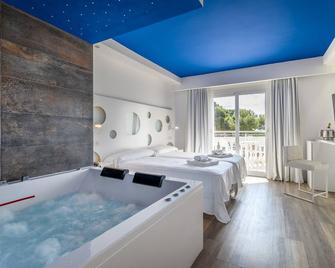 Hotel Triton Beach - Cala Ratjada - Bedroom
