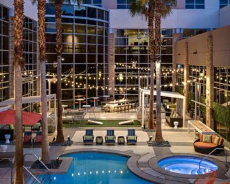 فندق رينسانس لاس فيغاس - لاس فيغاس - حوض السباحة