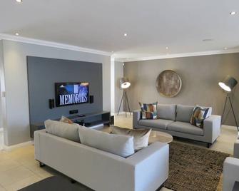 Spatalla Holiday Homes - Kleinmond - Living room