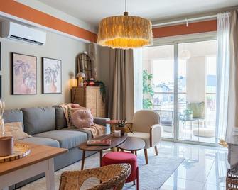 Sundrop 1-Bedroom Apartment in Larnaca - Larnaca - Living room