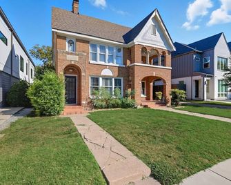 New! University Park | Smu Campus 1 Block 1st Fl - Dallas - Building