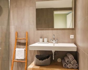 Attractive holiday home in cozy village by the sea and dunes. - Egmond-Binnen