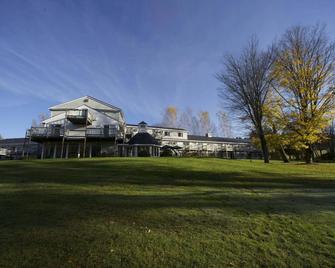 Mountaineer Inn at Stowe - Stowe