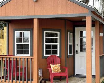 Tiny Lakeside Cabin - Land O' Lakes - Patio
