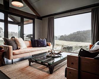 Tinkersfield's Field Houses - Crackenback - Living room