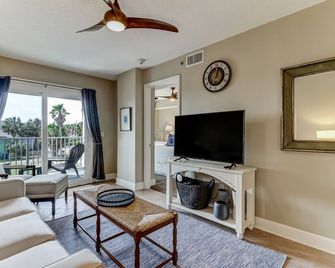 Sea View is at the Beach! - Fernandina Beach - Sala de estar