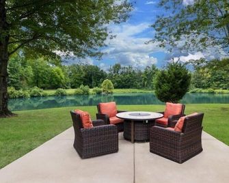 Living the Suite Life! Close to Virginia Air Space Center! - Hampton - Patio