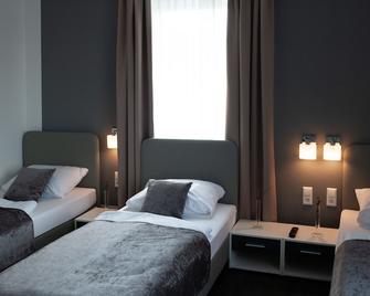 Apartments Laatzen | contactless check-in - Hannover - Bedroom