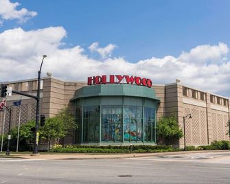 피어사이드 인 & 스위트 반고르 - 뱅거 - 건물