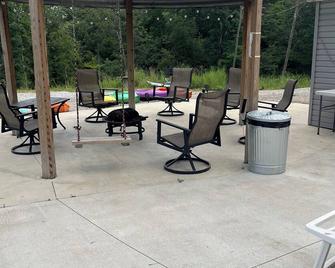 Private Water Side Cabins - Knoxville - Patio