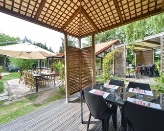 Logis - Hotel Restaurant La Mire - Vierzon - Innenhof